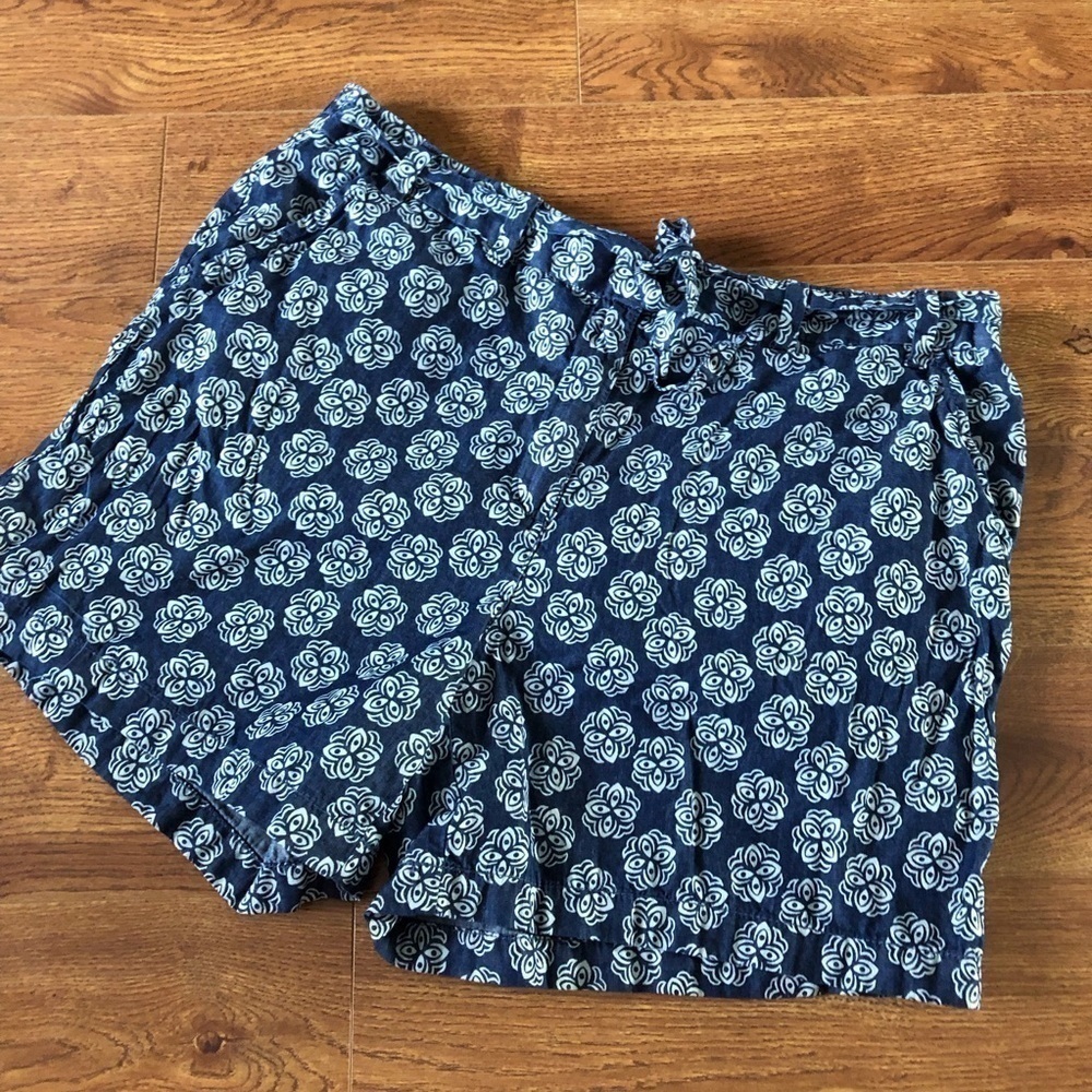 Kim Rogers blue floral 100% cotton shorts in size 16